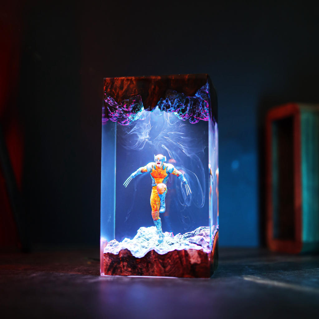 TessArt - Wolverine Lamp
