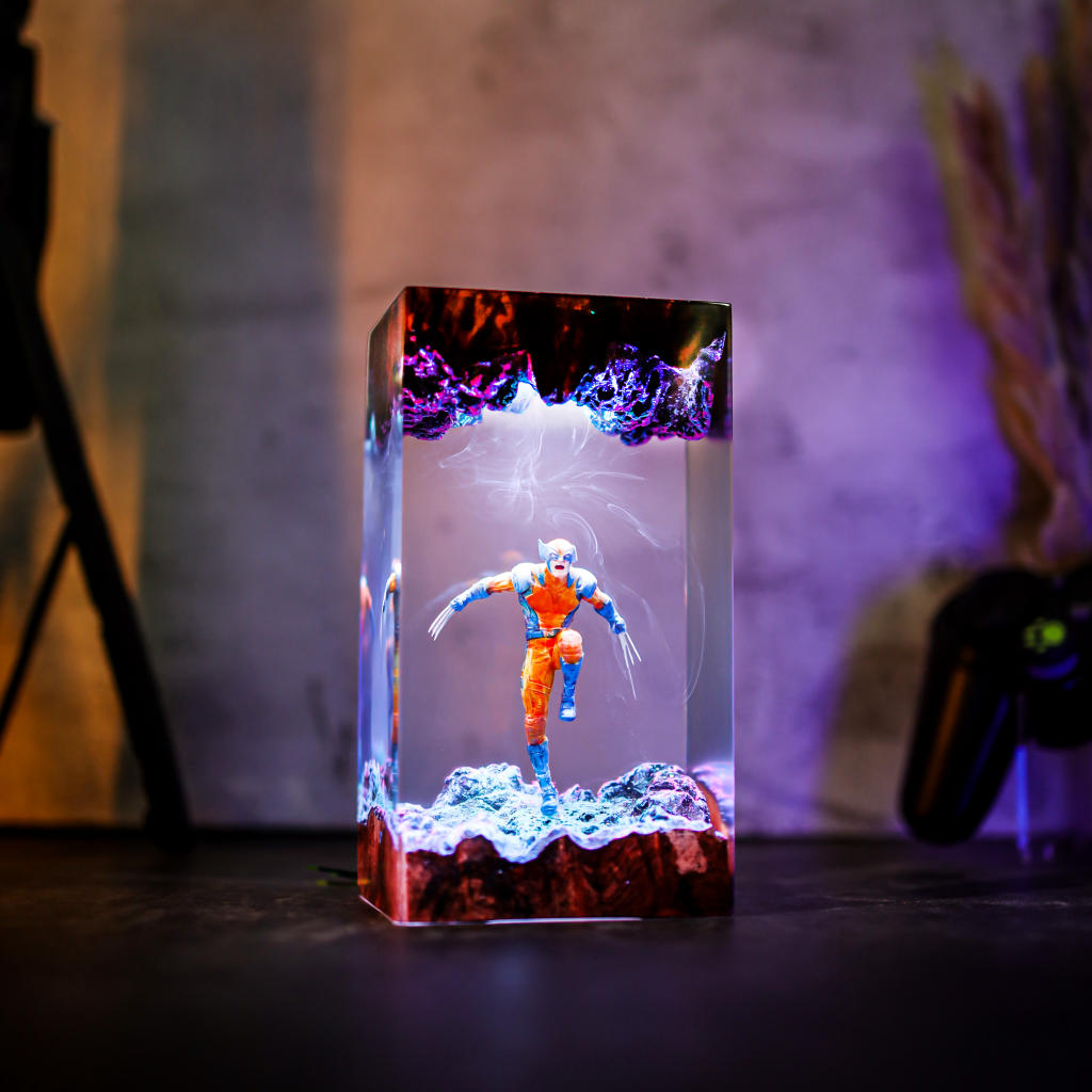 TessArt - Wolverine Lamp